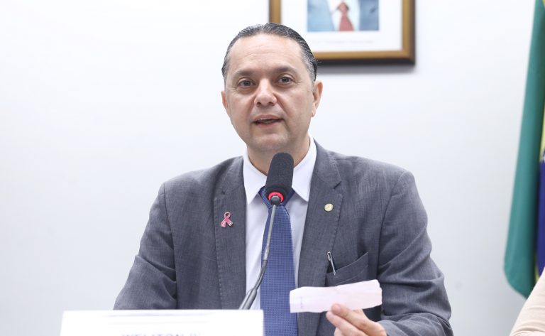 Comissão Especial de Combate ao Câncer discute doença renal crônica