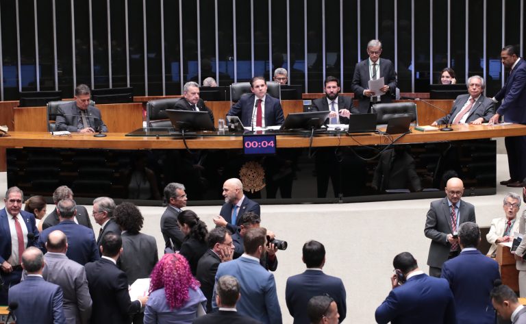 Câmara aprova projeto que autoriza isenção do Imposto sobre Serviços na Copa do Mundo Feminina de 2027